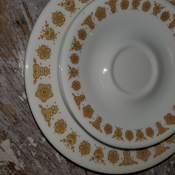 Corelle Dinnerware 16 Piece Set - Picture 3 of 4